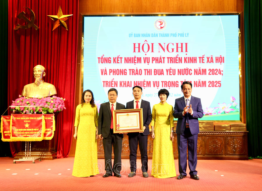 Thành phố Phủ Lý tổng kết nhiệm vụ phát triển KT-XH và phong trào thi đua yêu nước năm 2024