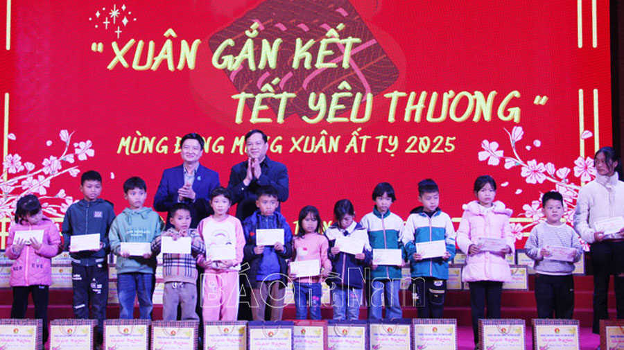 Trung tâm Hoạt động thanh, thiếu nhi tỉnh tổ chức chương trình "Xuân gắn kết - Tết yêu thương"