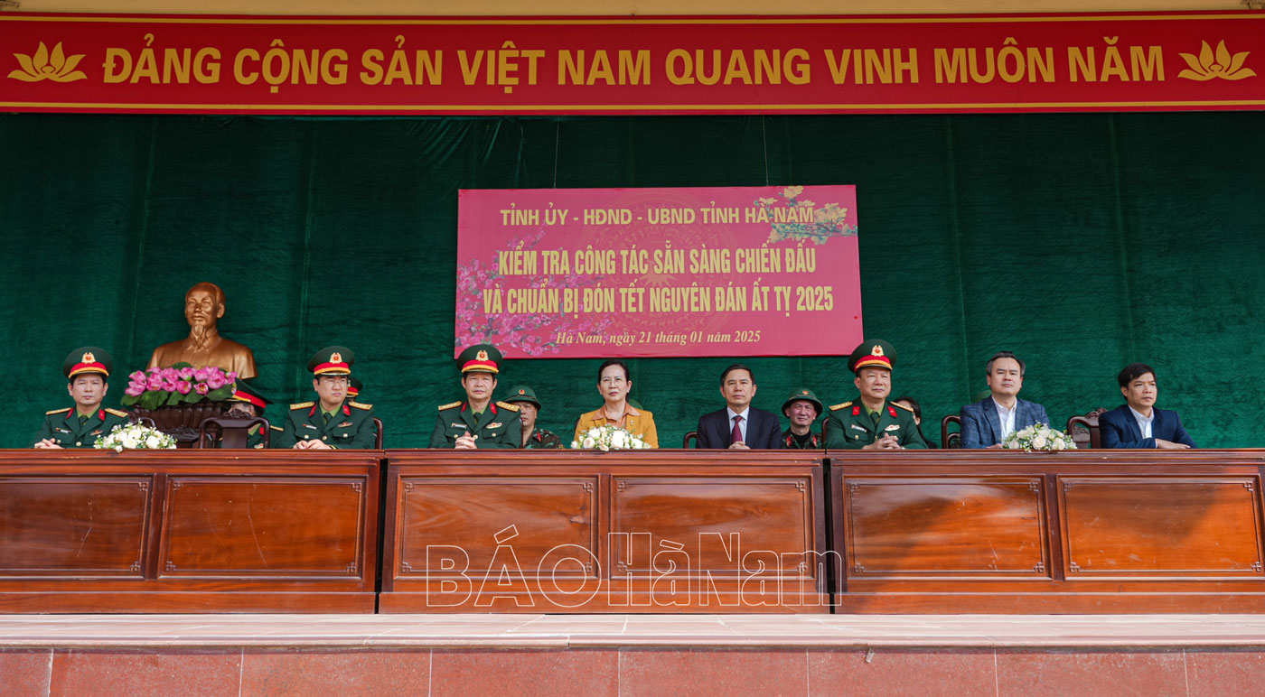 Đồng chí Bí thư Tỉnh ủy Lê Thị Thủy thăm, chúc Tết các đơn vị trực Tết