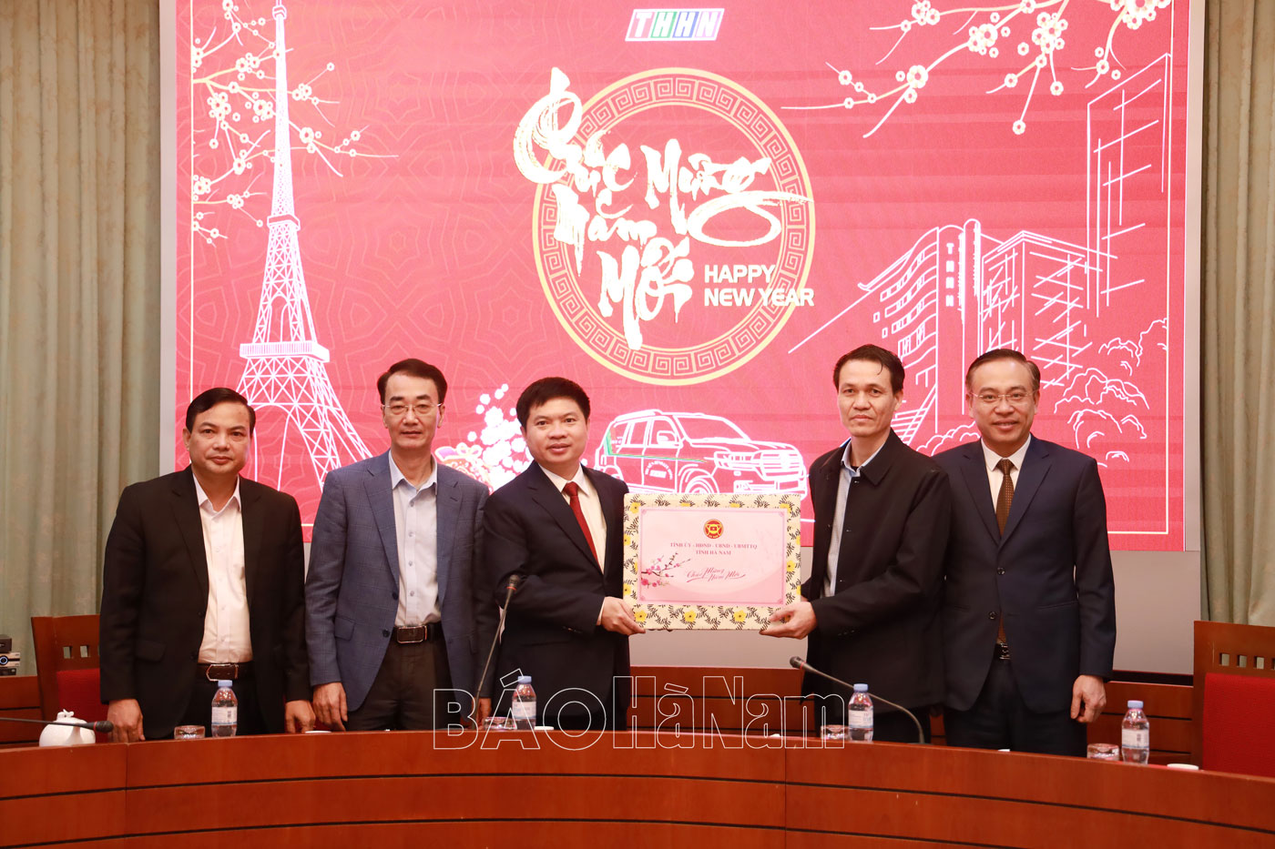 Đồng chí Chủ tịch UBND tỉnh Trương Quốc Huy thăm, động viên các đơn vị trực Tết