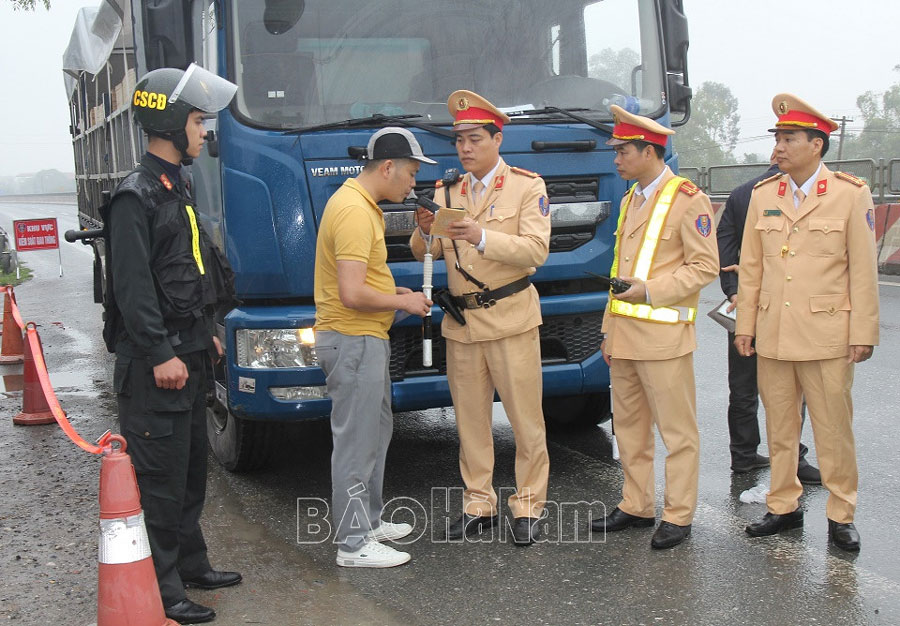 Cần có các biện pháp khả thi kéo giảm tai nạn giao thông