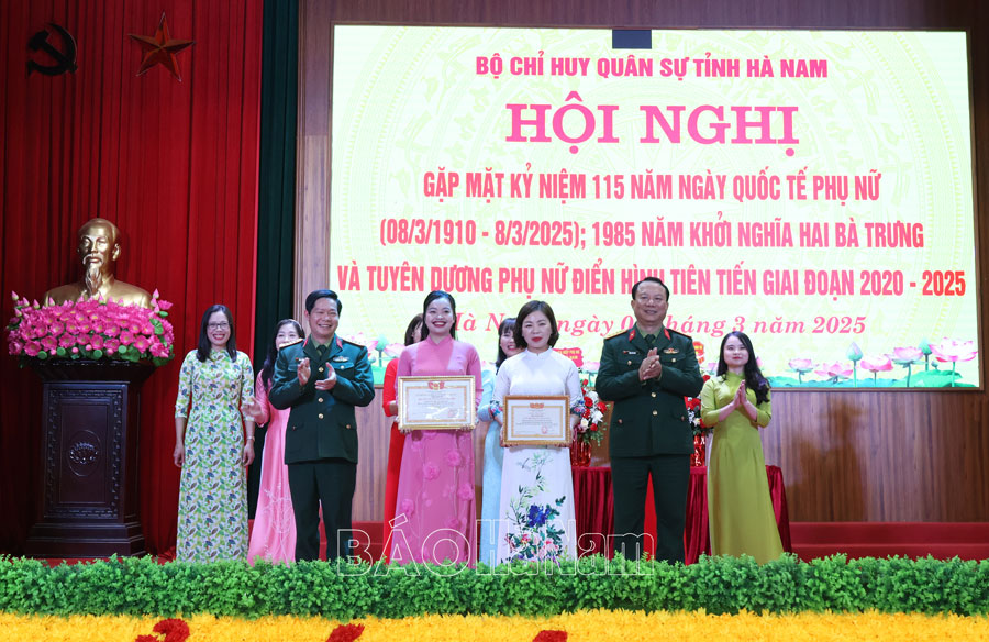 Bộ CHQS tỉnh gặp mặt, tuyên dương phụ nữ điển hình tiên tiến