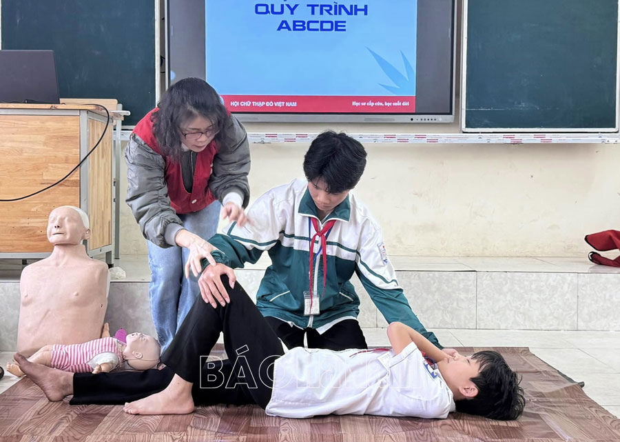 Tập huấn sơ cấp cứu cho thanh thiếu niên Chữ thập đỏ