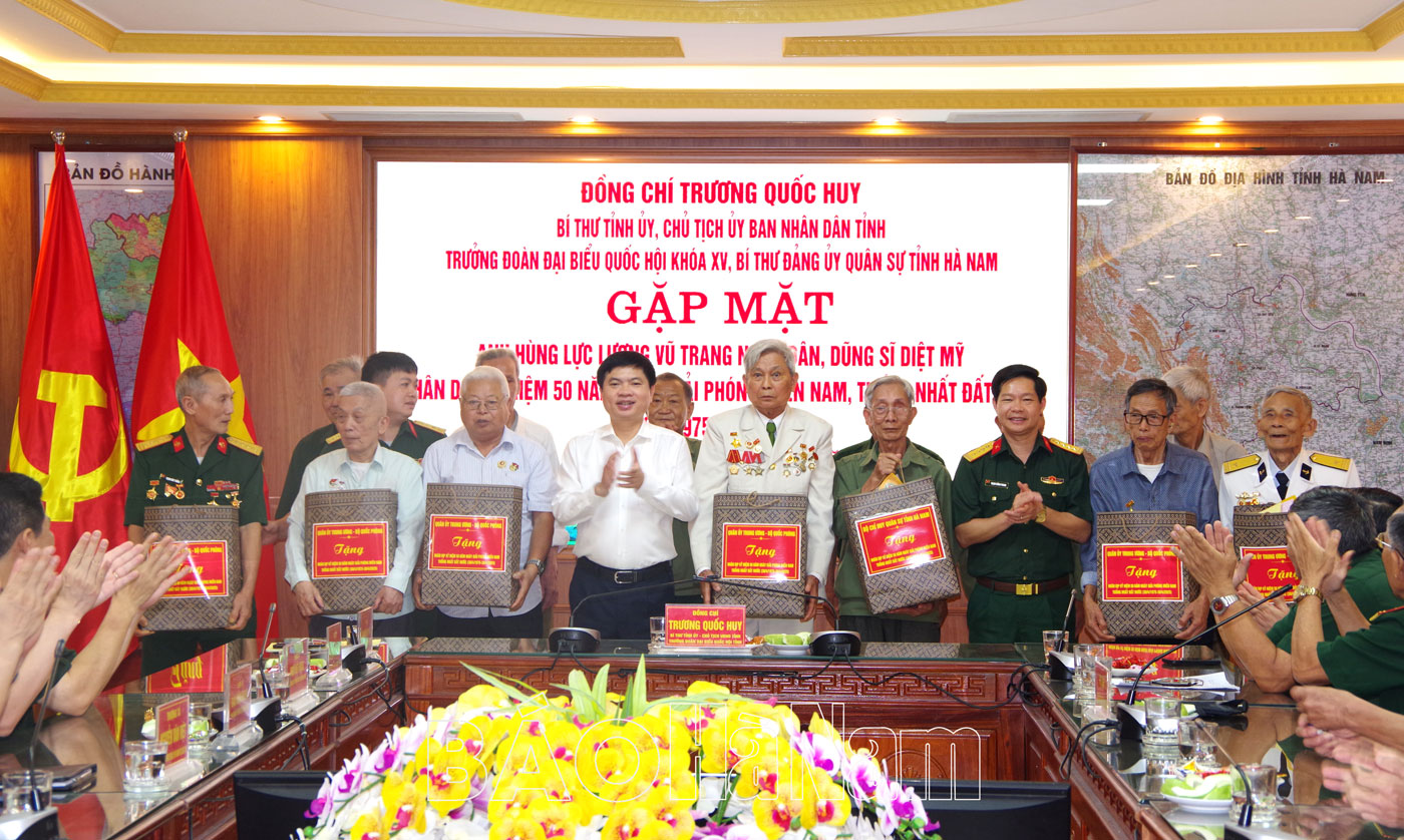 Đồng chí Bí thư Tỉnh ủy Trương Quốc Huy gặp mặt Anh hùng LLVT nhân dân, dũng sỹ diệt Mỹ