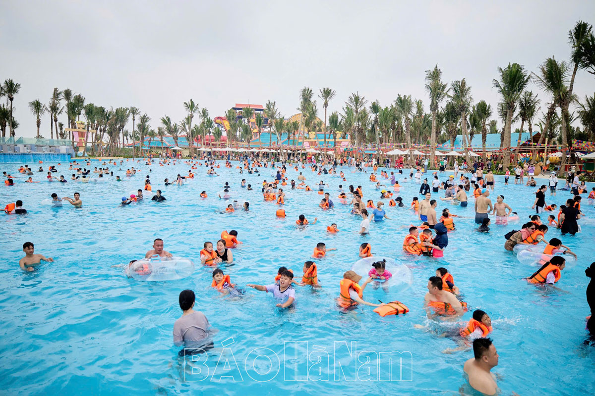 Công viên nước tại Hà Nam chính thức mở cửa đón khách
