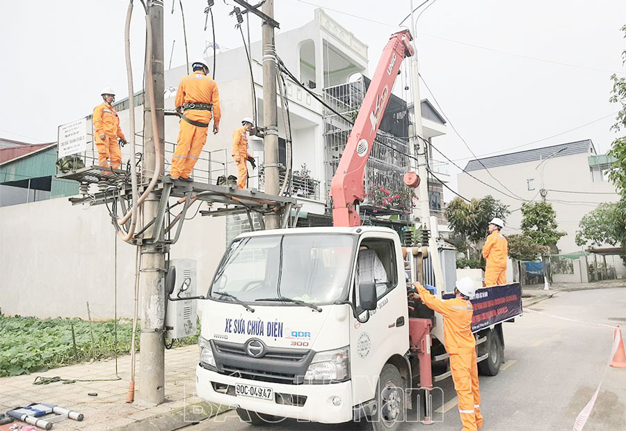 Triển khai quyết liệt, đồng bộ các giải pháp bảo đảm cung ứng điện trong thời gian cao điểm