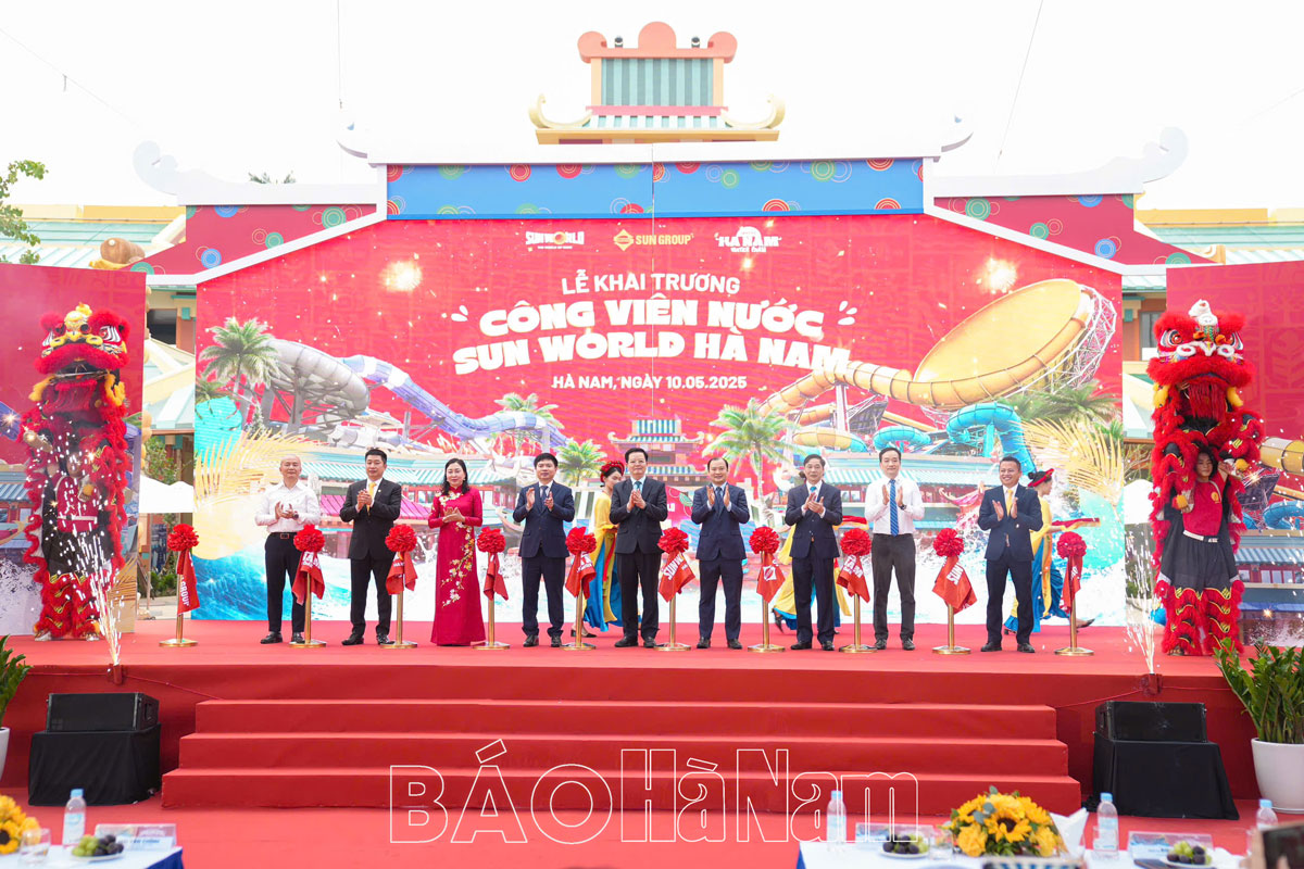 Tưng bừng khai trương Công viên nước Sun World Hà Nam