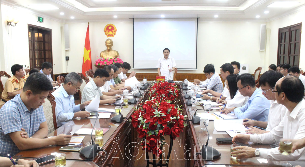 UBND tỉnh nghe báo cáo công tác cung rước, tôn trí xá lợi Đức Phật tại chùa Tam Chúc