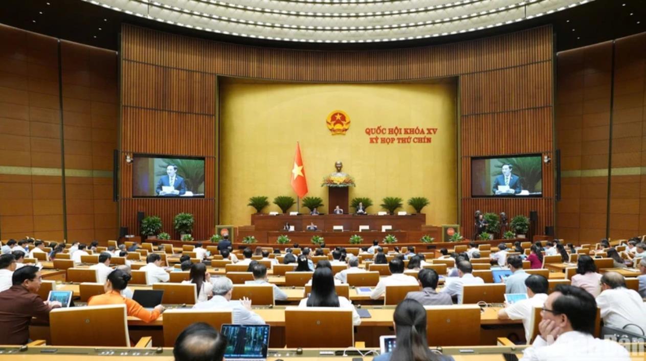 Quốc hội thảo luận ở hội trường về sửa đổi Hiến pháp năm 2013