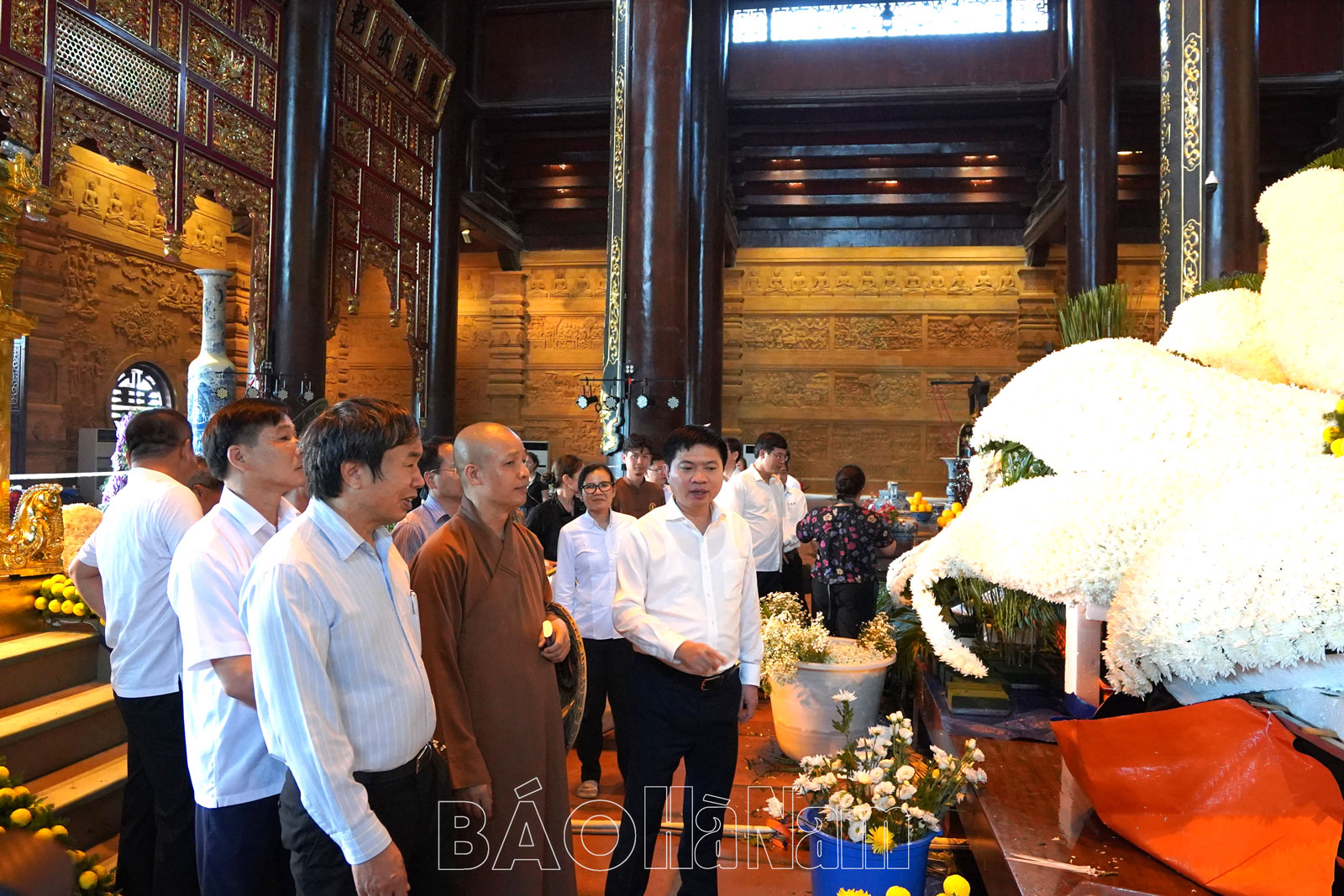 Đồng chí Bí thư Tỉnh ủy Trương Quốc Huy kiểm tra công tác chuẩn bị cung rước, tôn trí xá lợi Đức Phật tại chùa Tam Chúc