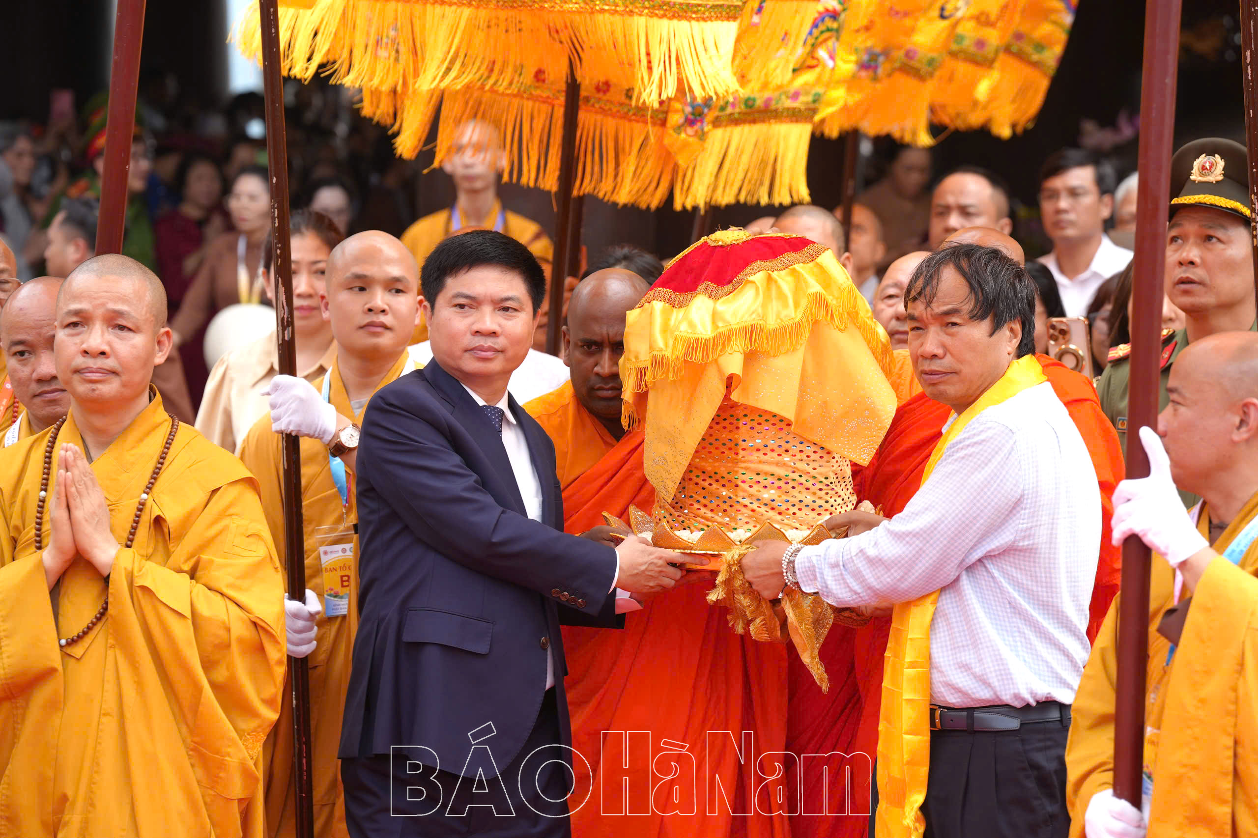 Trang nghiêm Lễ cung rước, tôn trí xá lợi Đức Phật Thích Ca Mâu Ni tại chùa Tam Chúc