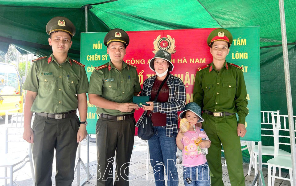 Bảo đảm an ninh trật tự, an toàn giao thông cho người dân về chiêm bái xá lợi Đức Phật