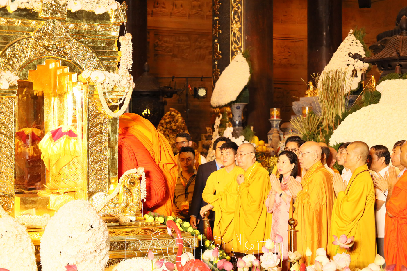 Cung tiễn xá lợi Đức Phật từ chùa Tam Chúc về tôn trí tại chùa Bái Đính