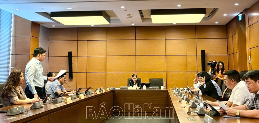 Đoàn đại biểu Quốc hội Hà Nam thảo luận ở tổ các dự án luật về lĩnh vực quốc phòng, an ninh
