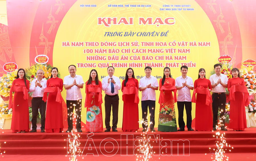 Khai mạc trưng bày chuyên đề “Hà Nam theo dòng lịch sử”, “Tinh hoa cổ vật Hà Nam” và "100 năm Báo chí cách mạng Việt Nam"