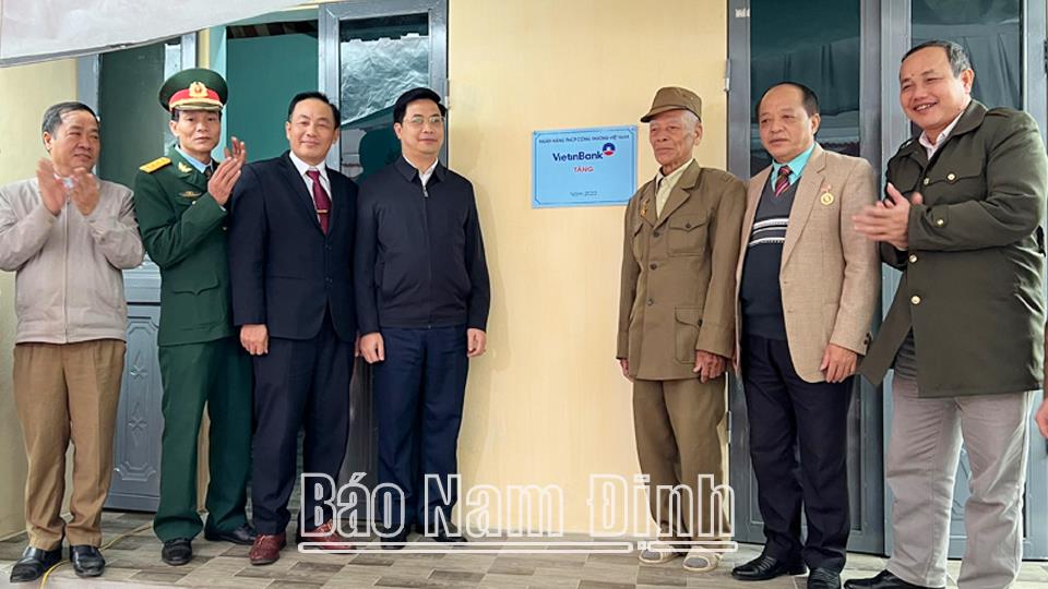 Khánh thành và bàn giao nhà “Đại đoàn kết” cho hội viên cựu chiến binh