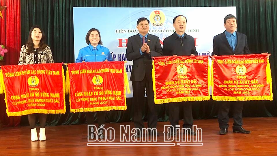 Quan tâm chăm lo, bảo vệ quyền, lợi ích chính đáng cho người lao động