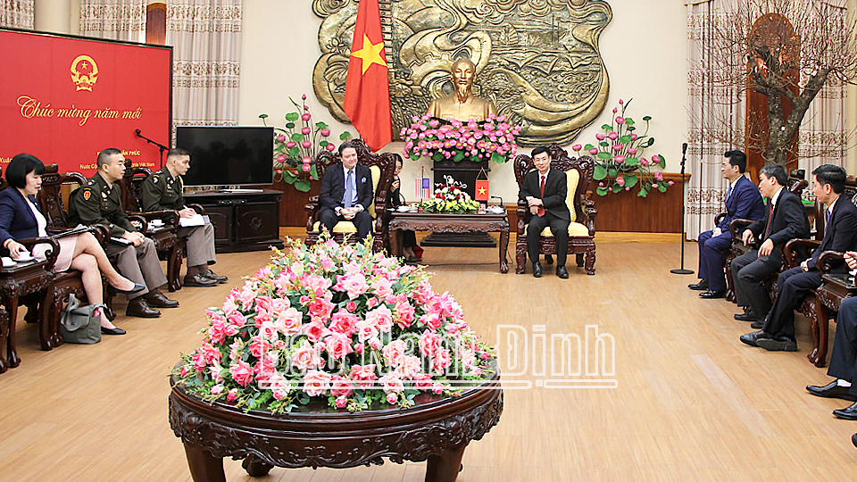 Chủ tịch UBND tỉnh tiếp xã giao Đoàn công tác Đại sứ quán Hoa Kỳ