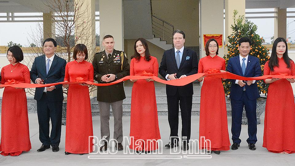 Bàn giao công trình Trung tâm Phòng tránh và Giảm nhẹ thiên tai tỉnh Nam Định