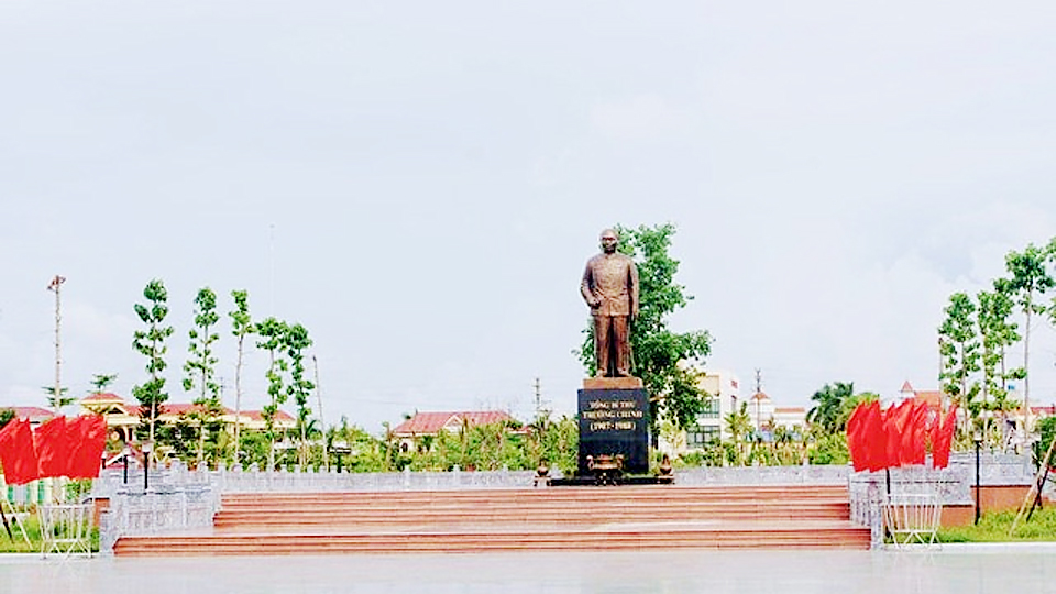 Giương cao ngọn đuốc Sóng Hồng*