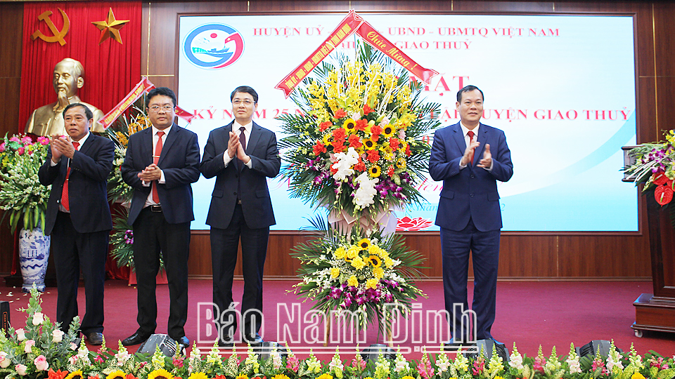 Cải cách hành chính, thúc đẩy thu hút đầu tư,tạo động lực xây dựng huyện Giao Thủy ngày càng giàu đẹp