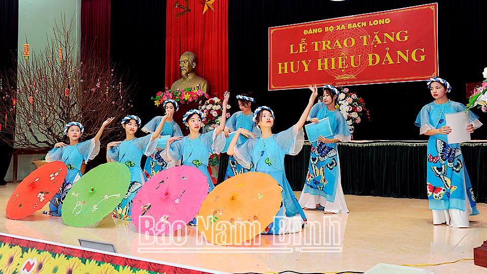 Năm 2022, toàn tỉnh kết nạp1.392 đảng viên mới