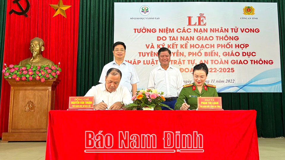 Tuyên truyền, phổ biến, giáo dục pháp luật về trật tự an toàn giao thông ở các cơ sở giáo dục