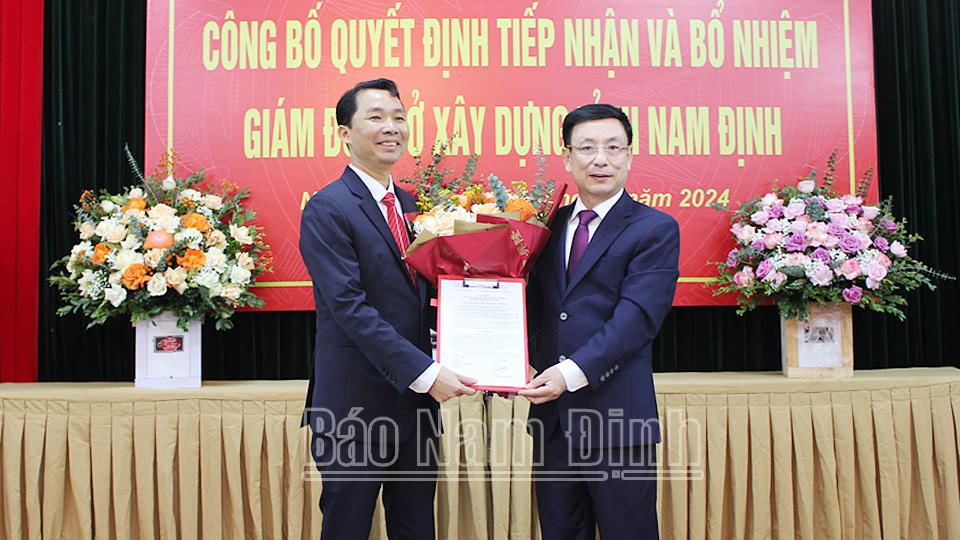 Công bố Quyết định của UBND tỉnh tiếp nhận và bổ nhiệm Giám đốc Sở Xây dựng
