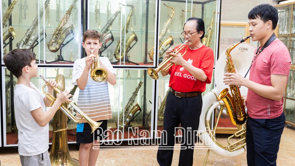 Chung tay phát triển du lịch bền vững