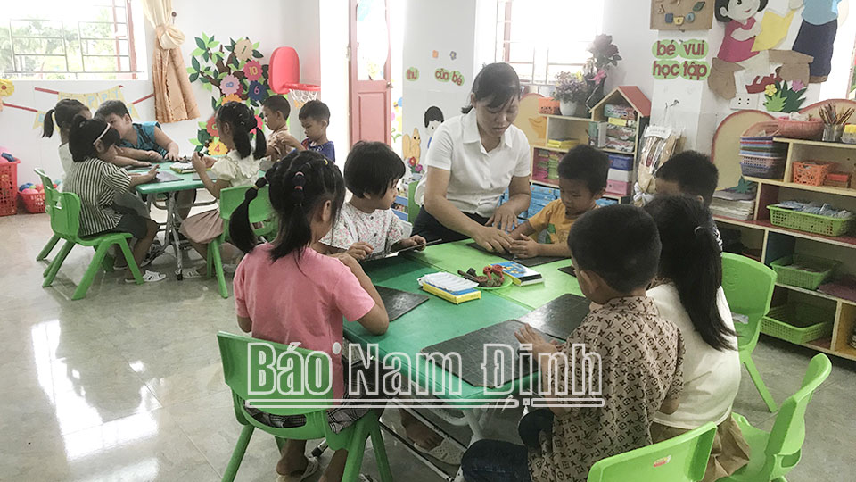 Quan tâm chăm sóc,giáo dục trẻ mầm non