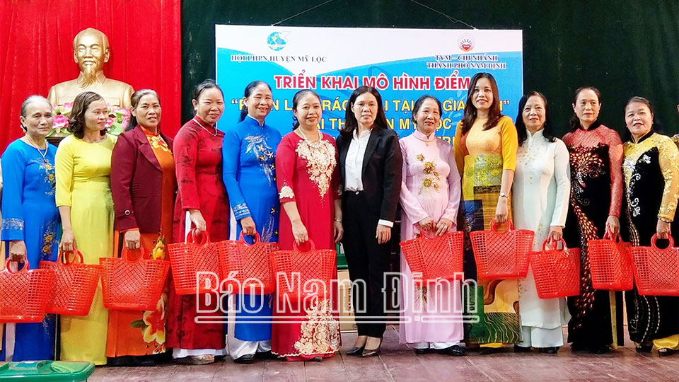 Phụ nữ Mỹ Lộc chung tay vì môi trường"sáng - xanh - sạch - đẹp"