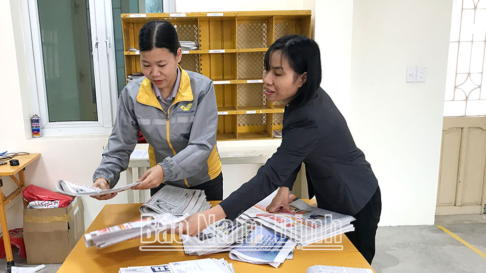 Đẩy mạnh việc muavà đọc báo, tạp chí của Đảng