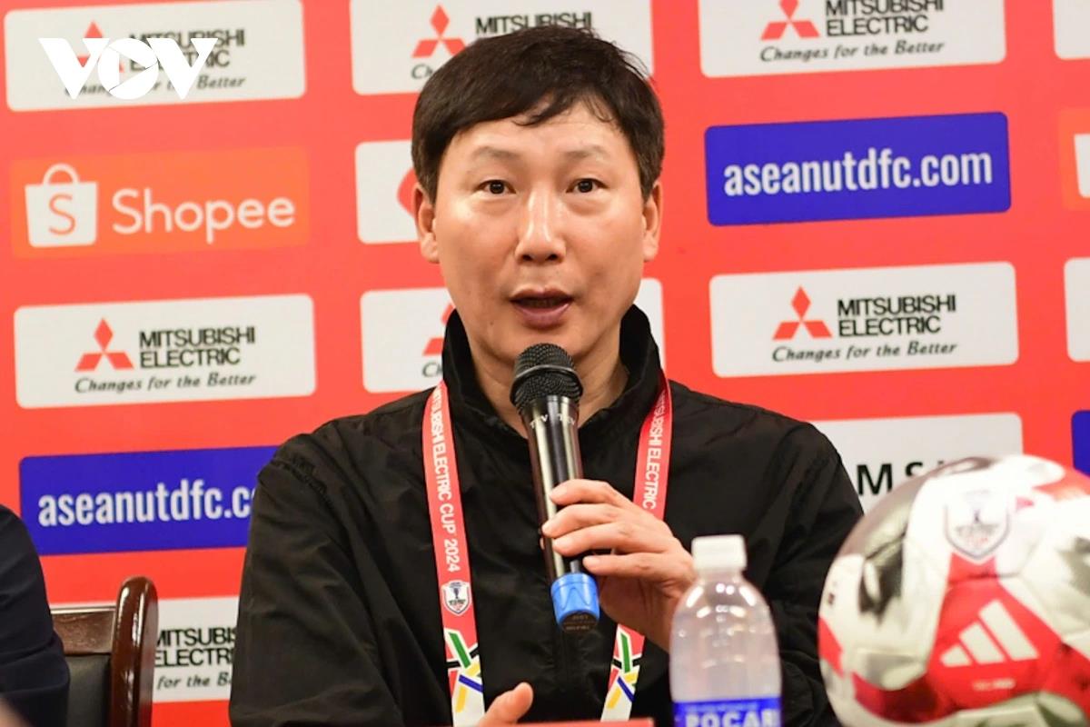 HLV Kim Sang Sik nói gì sau chiến thắng lịch sử trước Thái Lan?