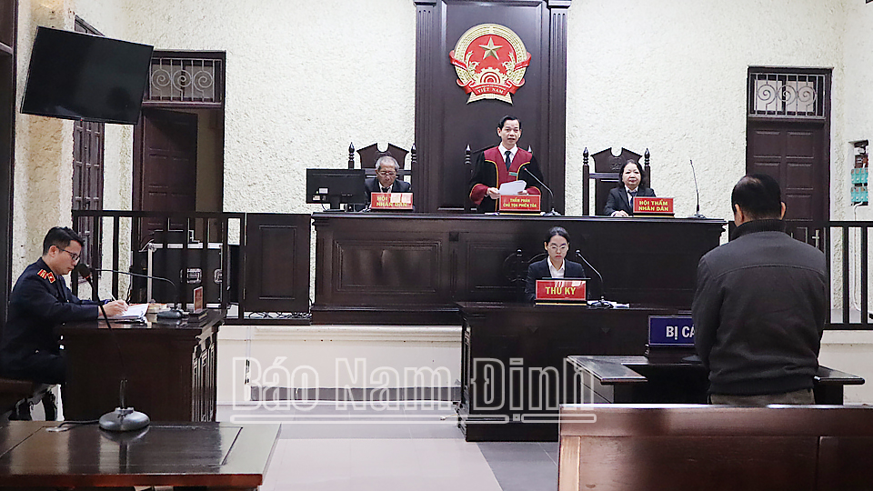 Tòa án nhân dân thành phố Nam Định xét xử vụ án “Vu khống”