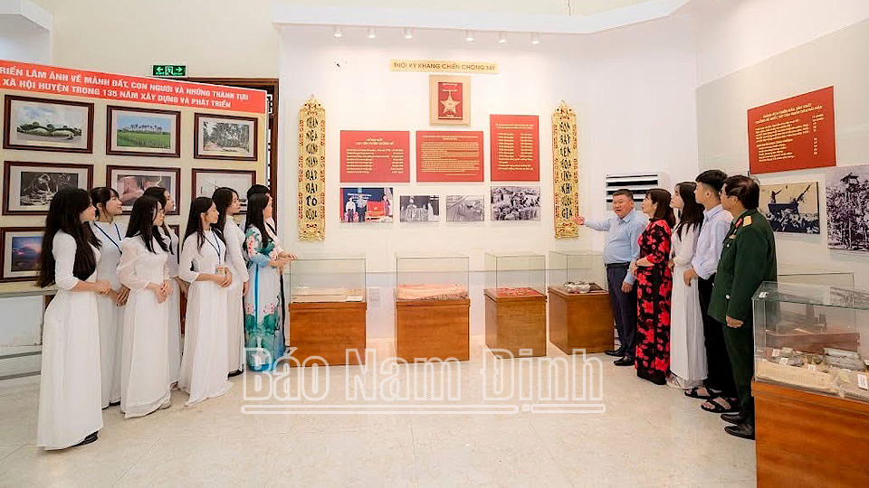 Hệ thống bảo tàng cấp huyện góp phần giáo dục truyền thống địa phương cho thế hệ trẻ