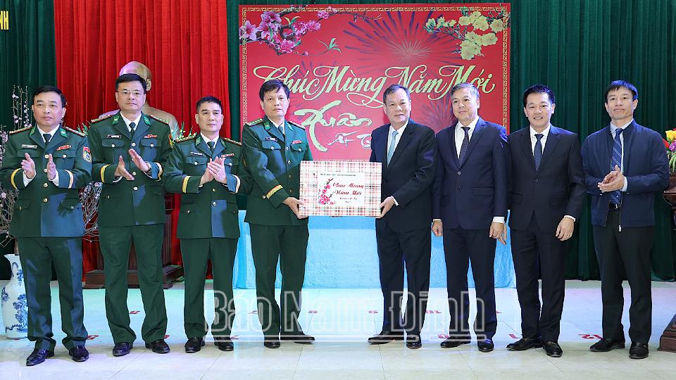 Đồng chí Phó Bí thư Thường trực Tỉnh ủy thăm, chúc Tết các đơn vị làm nhiệm vụ đêm Giao thừa