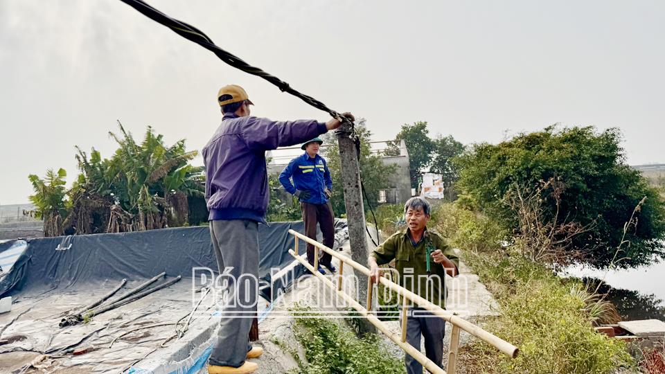 Hỗ trợ hộ nuôi thủy sản tại khu vực Cồn Xanh thu dọn tài sản, trả lại mặt bằng cho dự án