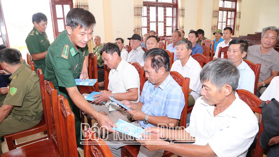 Sát cánh cùng ngư dânvươn khơi, bám biển