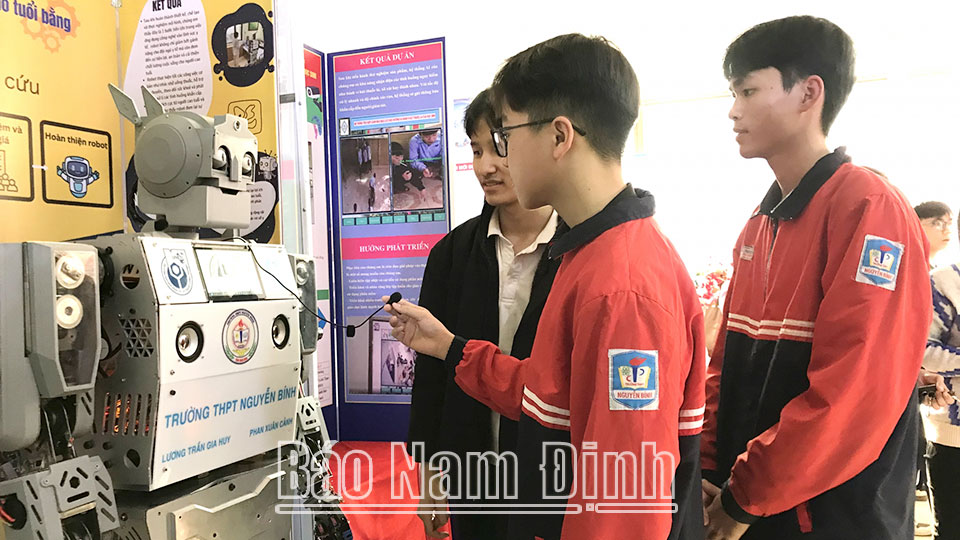 Khai mạc Cuộc thi Khoa học kỹ thuật và Ngày hội STEM cấp tỉnh dành cho học sinh trung học năm học 2024-2025