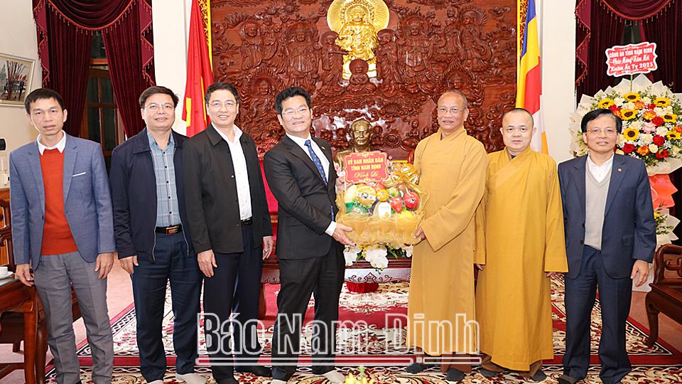 Đồng chí Phó Chủ tịch Thường trực UBND tỉnh thăm, chúc tết Ban Trị sự Giáo hội Phật giáo tỉnh