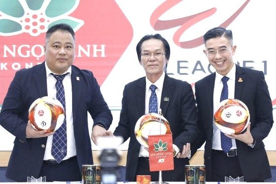 Độc quyền tài trợ V-League, hiểu thế nào cho đúng?