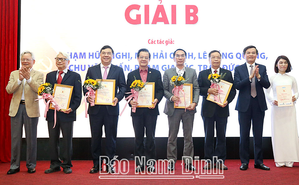 Tạp chí Cộng sản trao Giải Báo chí “Ngọn lửa” lần thứ VI-2022