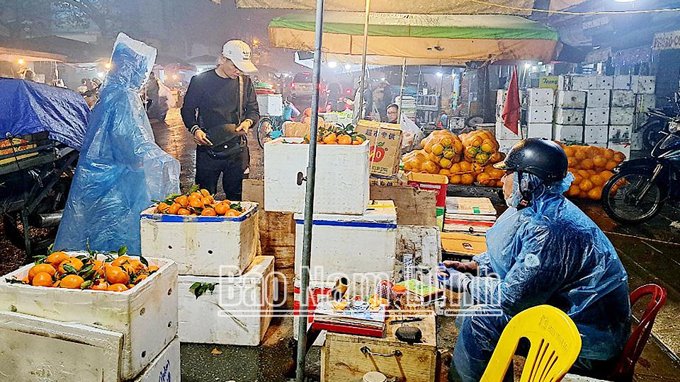 Nhộn nhịp chợ đêm ngày cuối năm