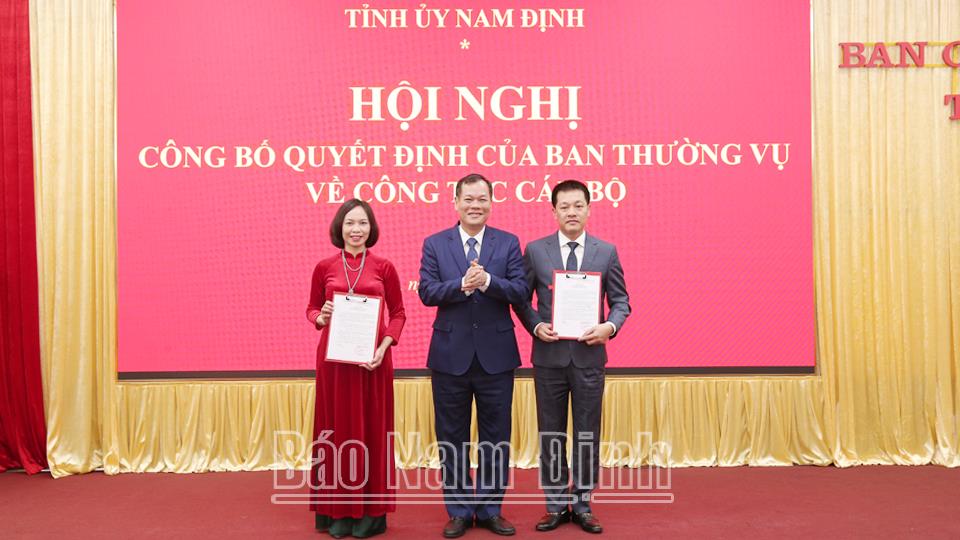 Văn phòng Tỉnh ủy công bố Quyết định của Ban TVTU về công tác cán bộ