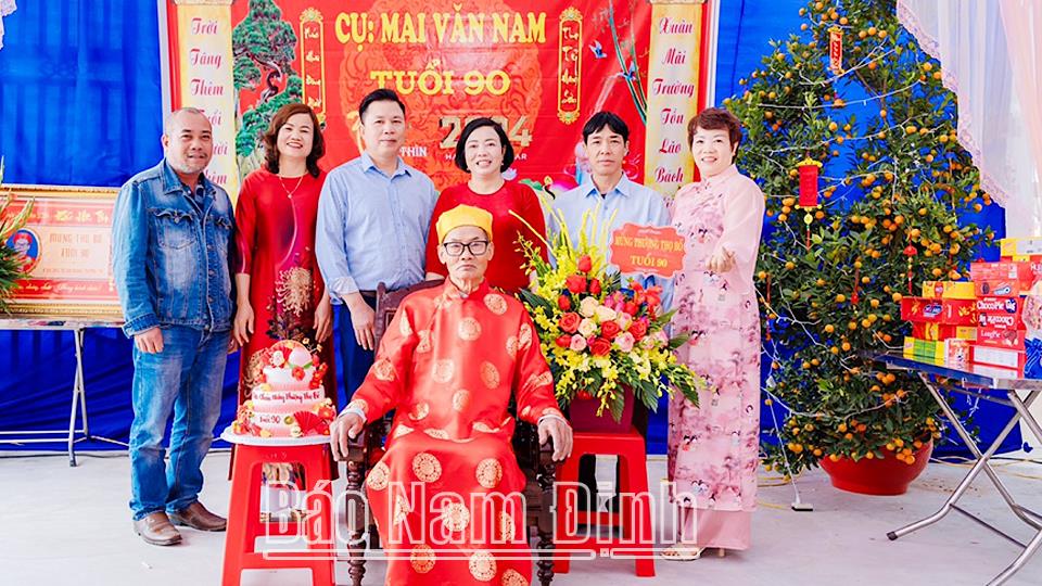 Giữ gìn nét đẹp văn hóa mừng thọ đầu Xuân