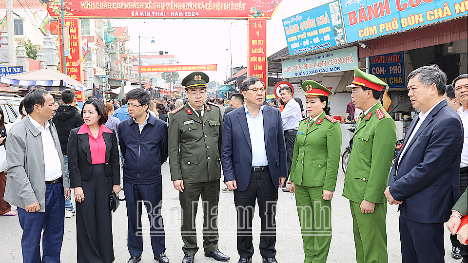 Đồng chí Bí thư Tỉnh ủy kiểm tra công tác chuẩn bị tổ chức Chợ Viềng Xuân huyện Vụ Bản