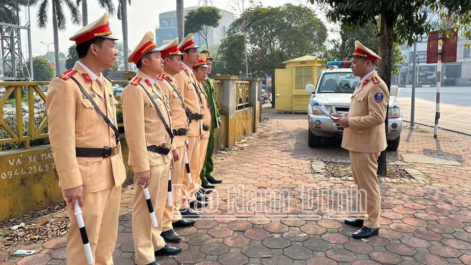 Thành lập 9 chốt, 2 tổ tuần tra cơ động bảo đảm trật tự an toàn giao thông Lễ Khai ấn Đền Trần