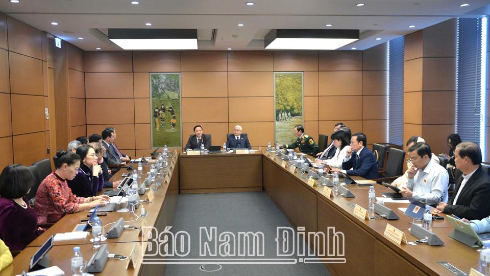 Đoàn đại biểu Quốc hội tỉnh Nam Định thảo luận tại tổ về hai dự án Luật tại Kỳ họp bất thường lần thứ 9