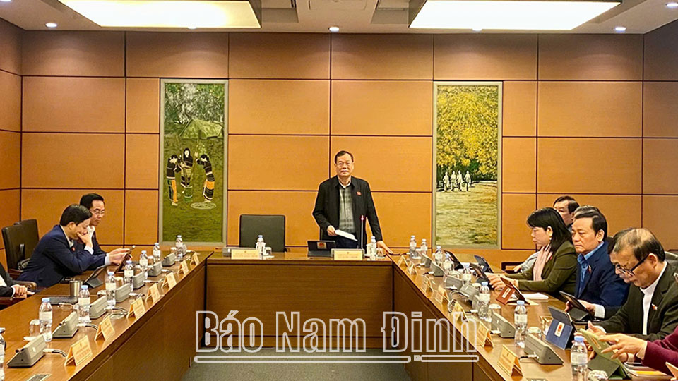 Đoàn đại biểu Quốc hội tỉnh Nam Định thảo luận tại tổ về dự thảo Nghị quyết của Quốc hội