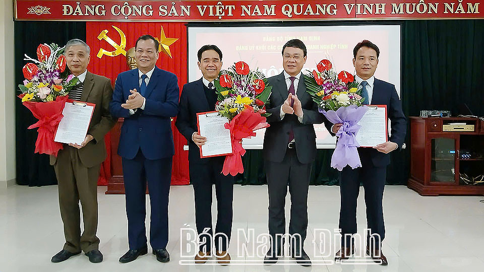 Công bố Quyết định kết thúc hoạt động của Đảng bộ Khối các Cơ quan và Doanh nghiệp tỉnh